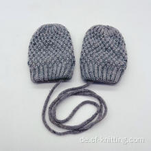 Merksame Strickhandschuhe für Baby